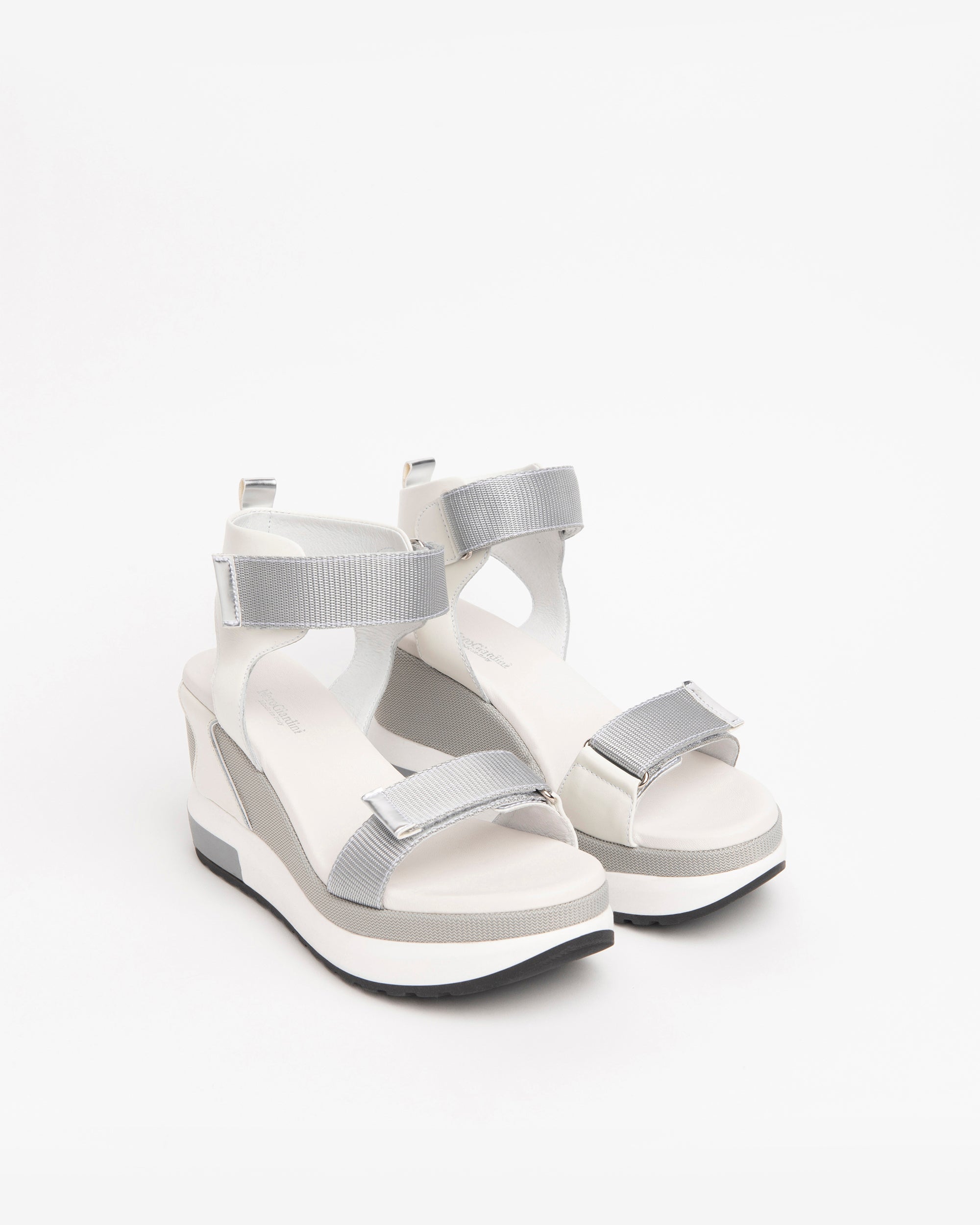 Nerogiardini Sandales compensées cuir femme scratch 8 cm