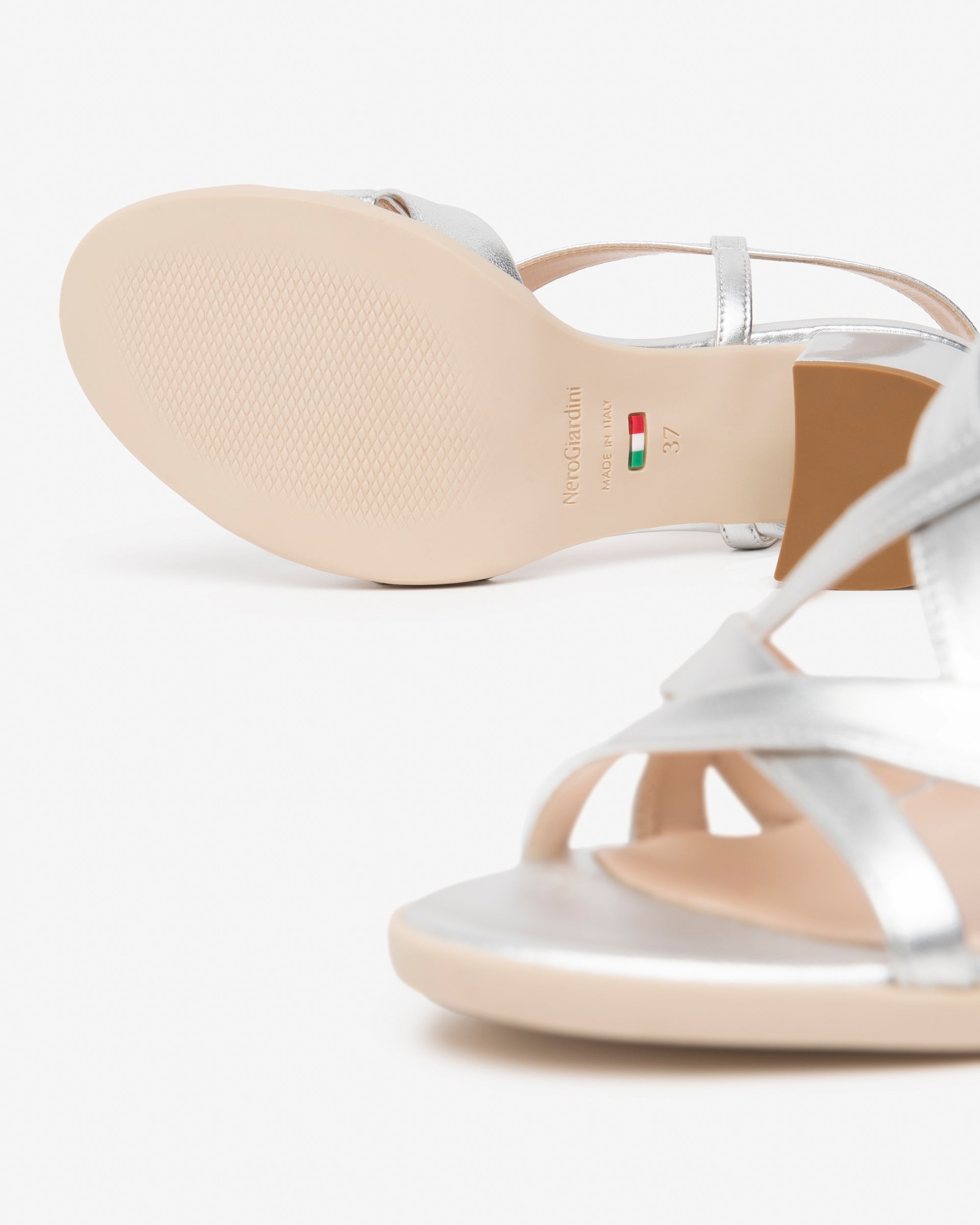 NeroGiardini Sandales sandales cuir femme confort ville