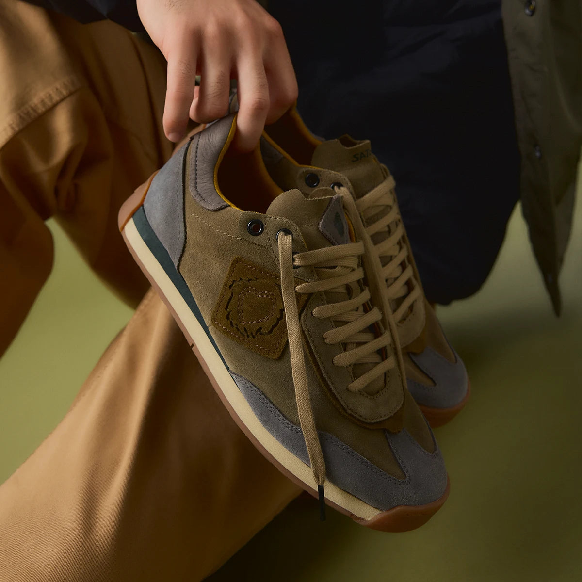 Satorisan Ensō Suede baskets peat green daim