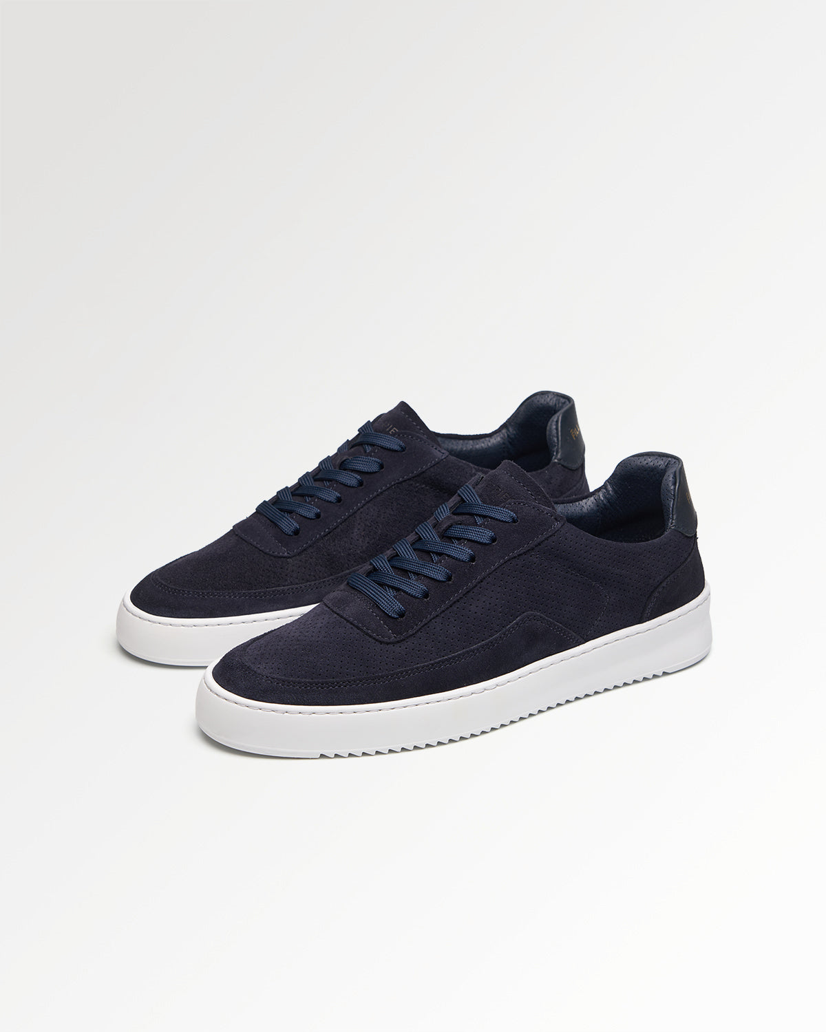 Filling Pieces Mondo Suede Perforated baskets bleu marine daim